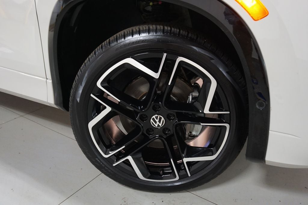 2025 Volkswagen Tiguan 2.0T SEL R-Line