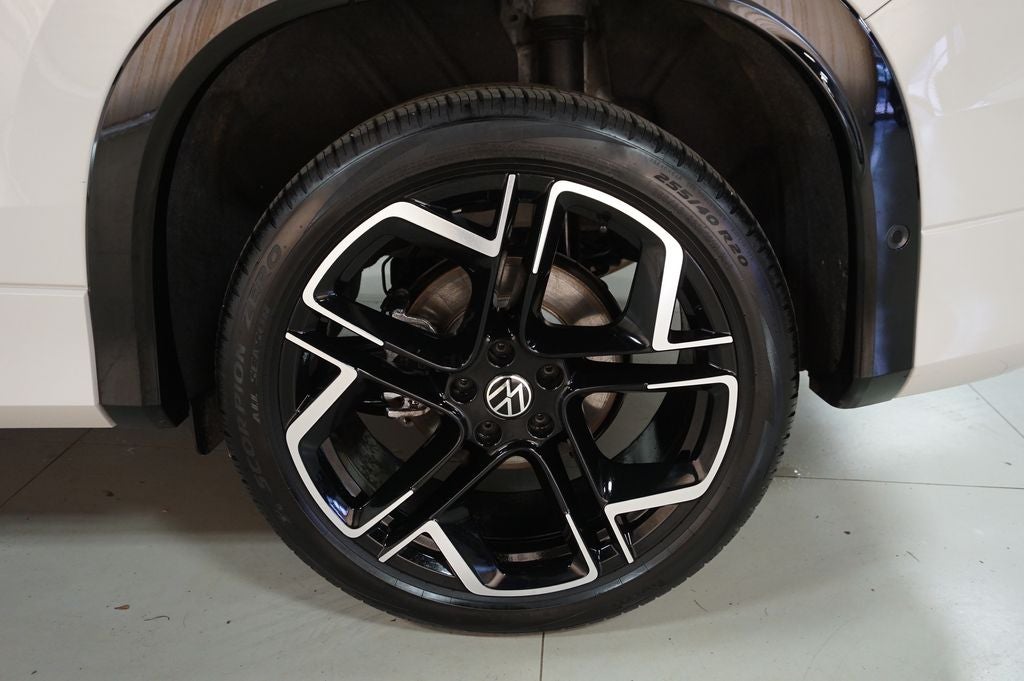 2025 Volkswagen Tiguan 2.0T SEL R-Line