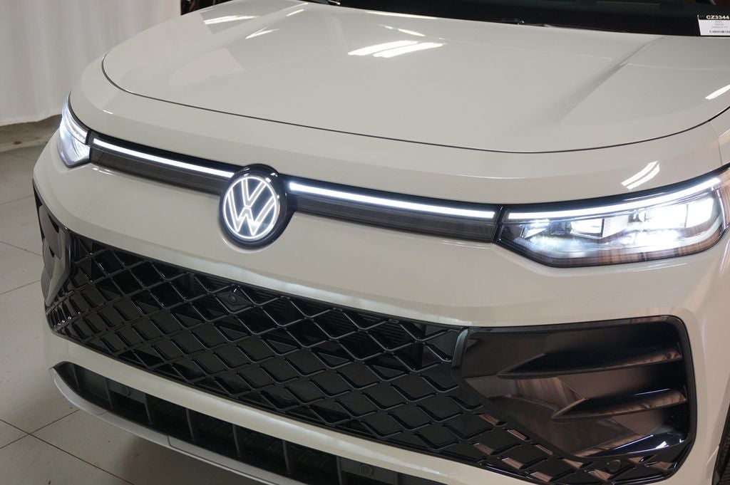2025 Volkswagen Tiguan 2.0T SEL R-Line