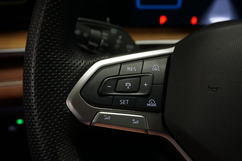 2025 Volkswagen Tiguan 2.0T SEL R-Line