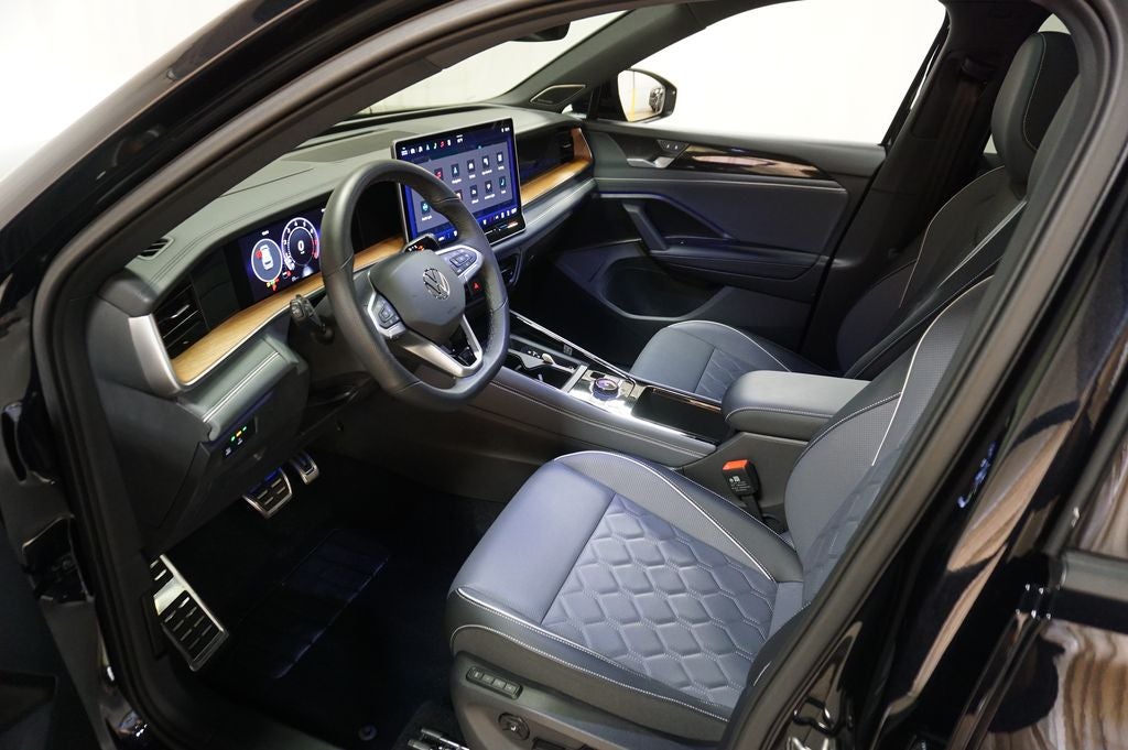 2025 Volkswagen Tiguan 2.0T SEL R-Line