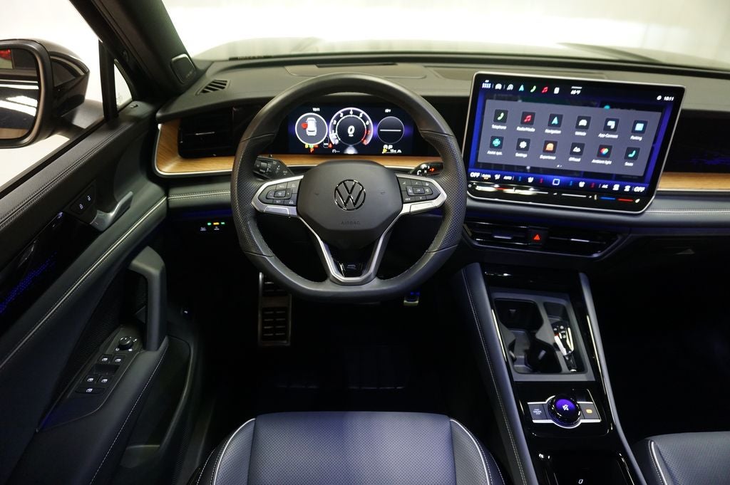 2025 Volkswagen Tiguan 2.0T SEL R-Line