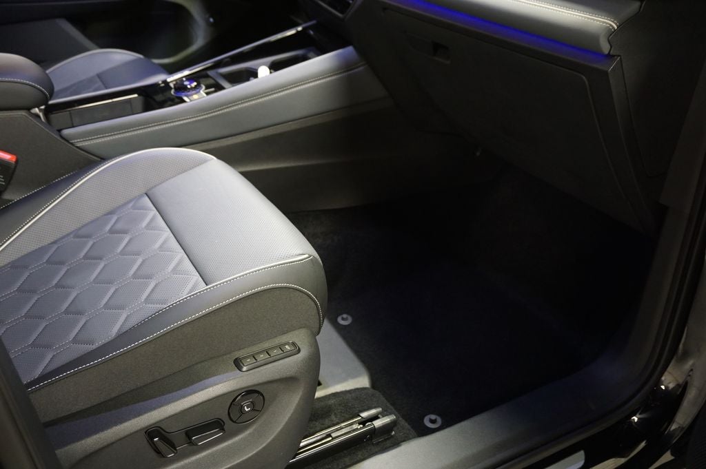 2025 Volkswagen Tiguan 2.0T SEL R-Line