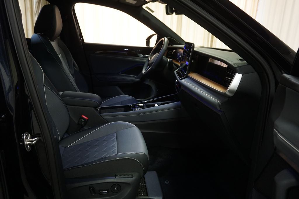 2025 Volkswagen Tiguan 2.0T SEL R-Line