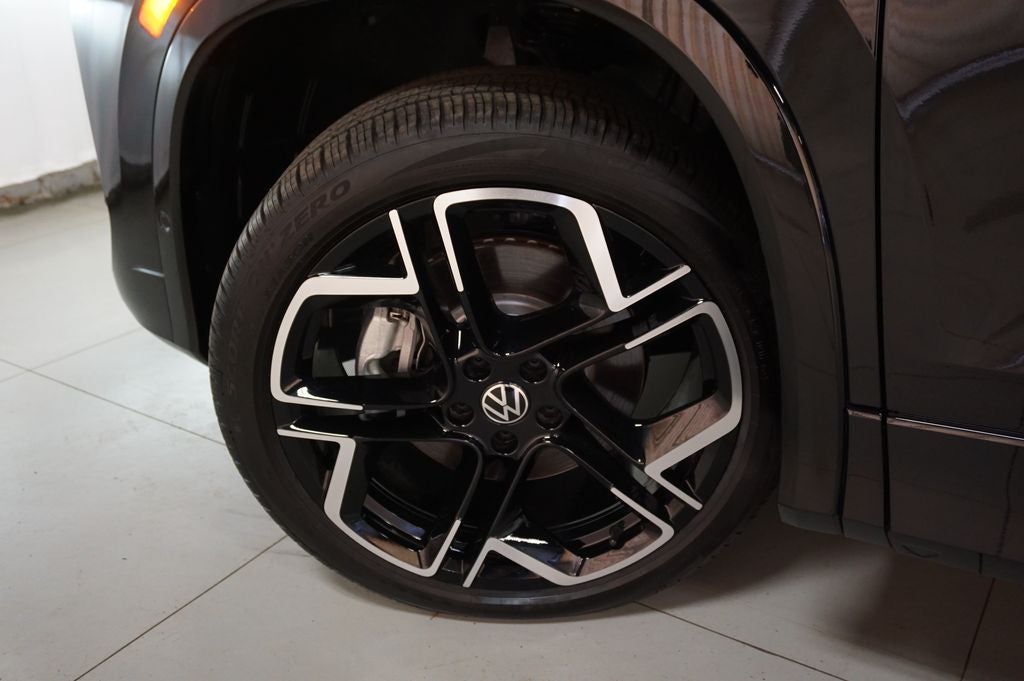 2025 Volkswagen Tiguan 2.0T SEL R-Line