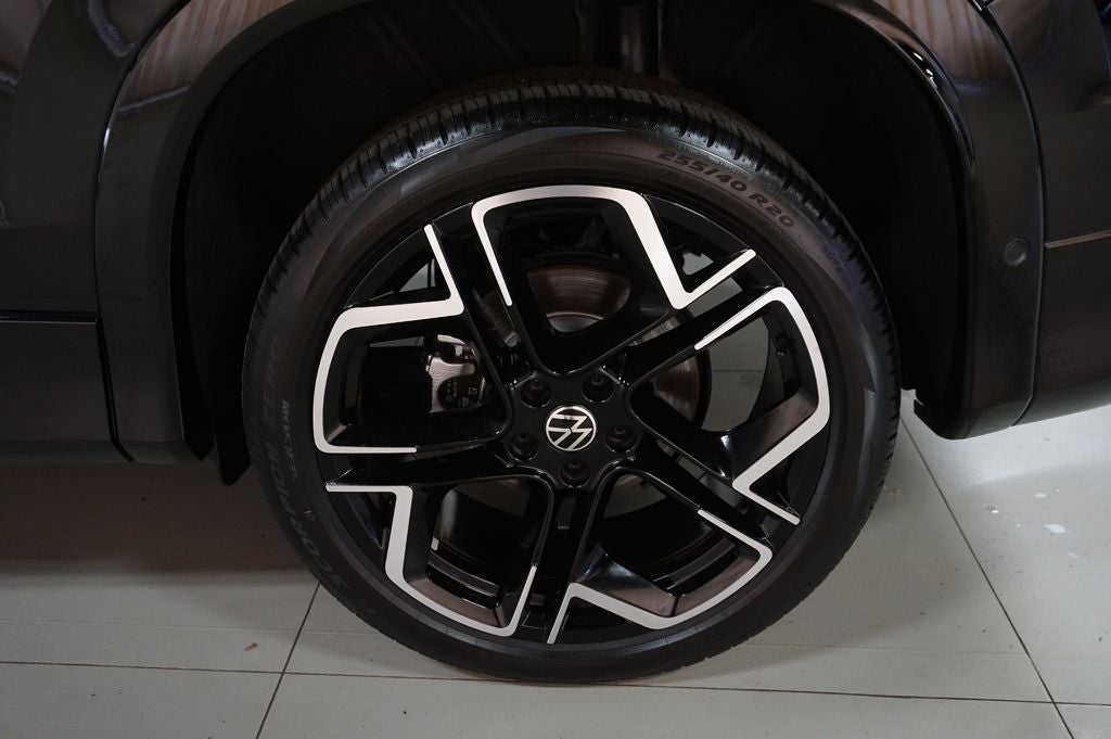 2025 Volkswagen Tiguan 2.0T SEL R-Line