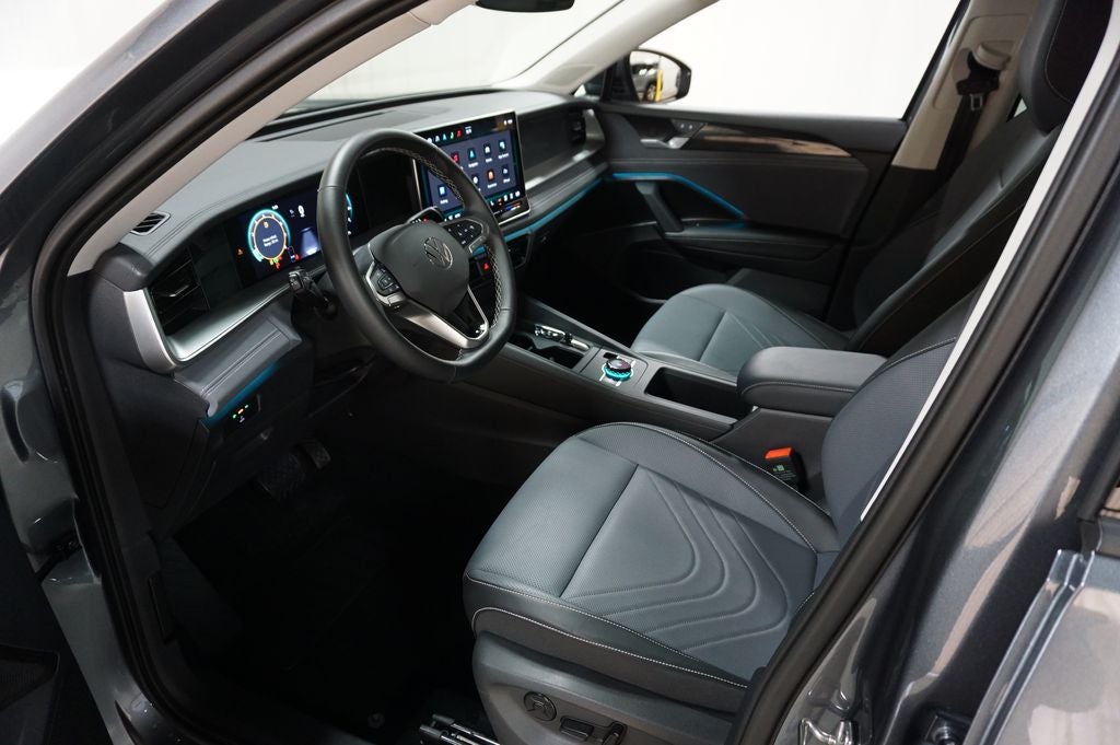 2025 Volkswagen Tiguan 2.0T SE
