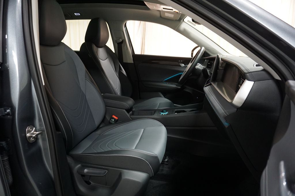 2025 Volkswagen Tiguan 2.0T SE