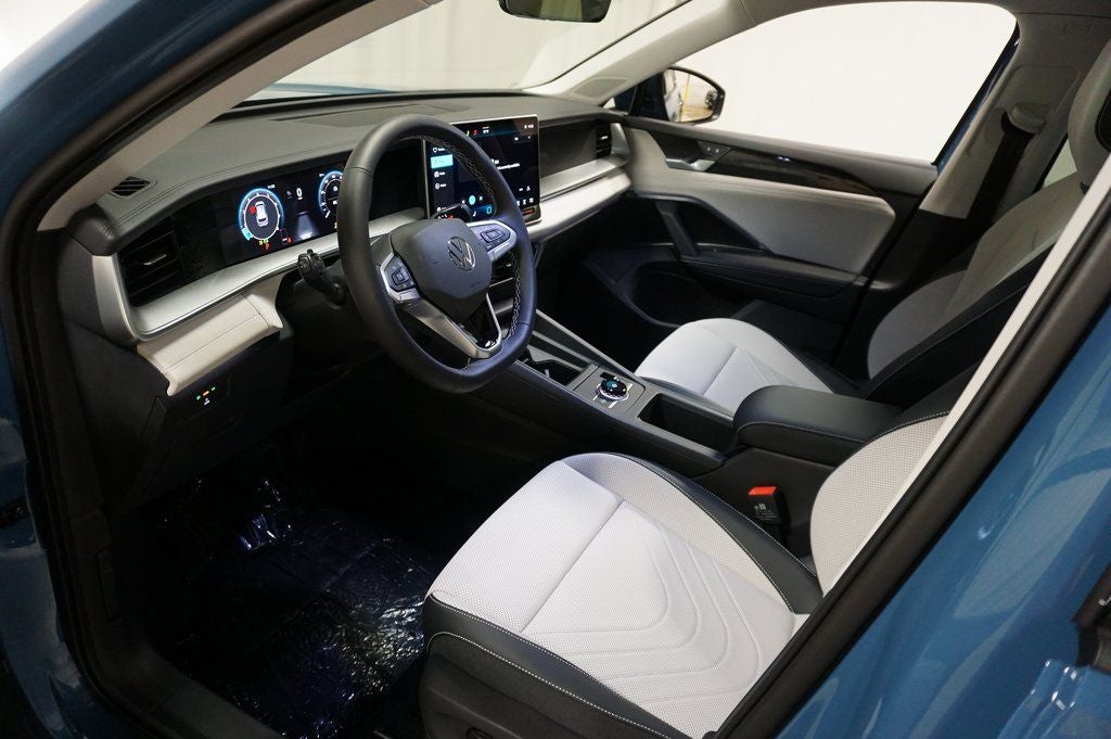 2025 Volkswagen Tiguan 2.0T SE