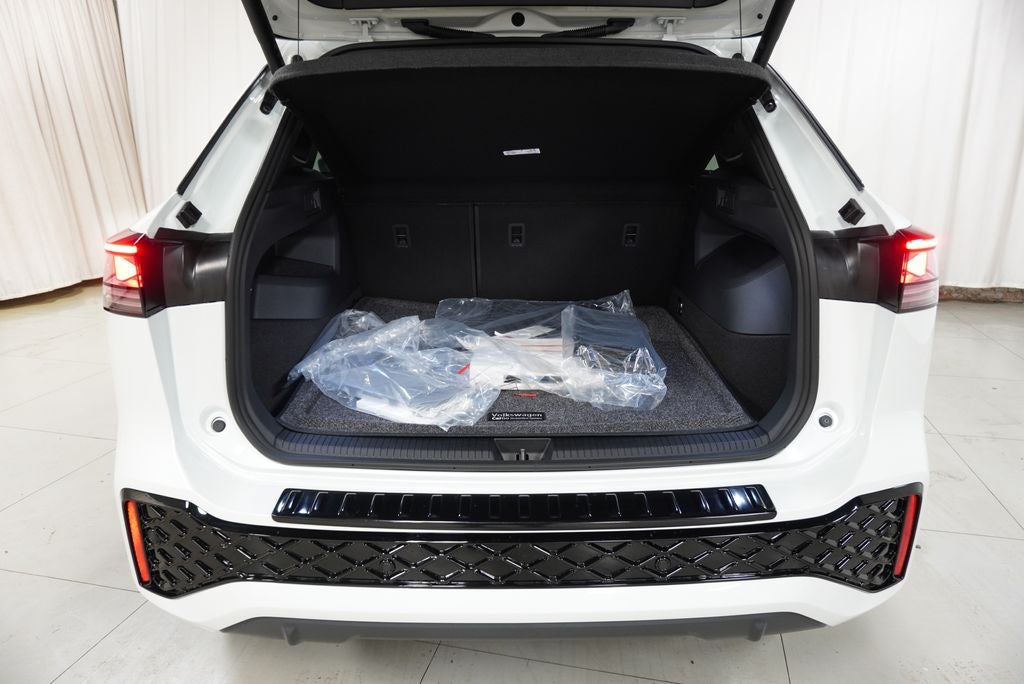 2026 Volkswagen Tiguan 2.0T SEL R-Line Turbo