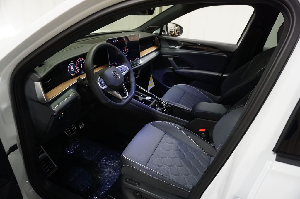 2026 Volkswagen Tiguan 2.0T SEL R-Line Turbo