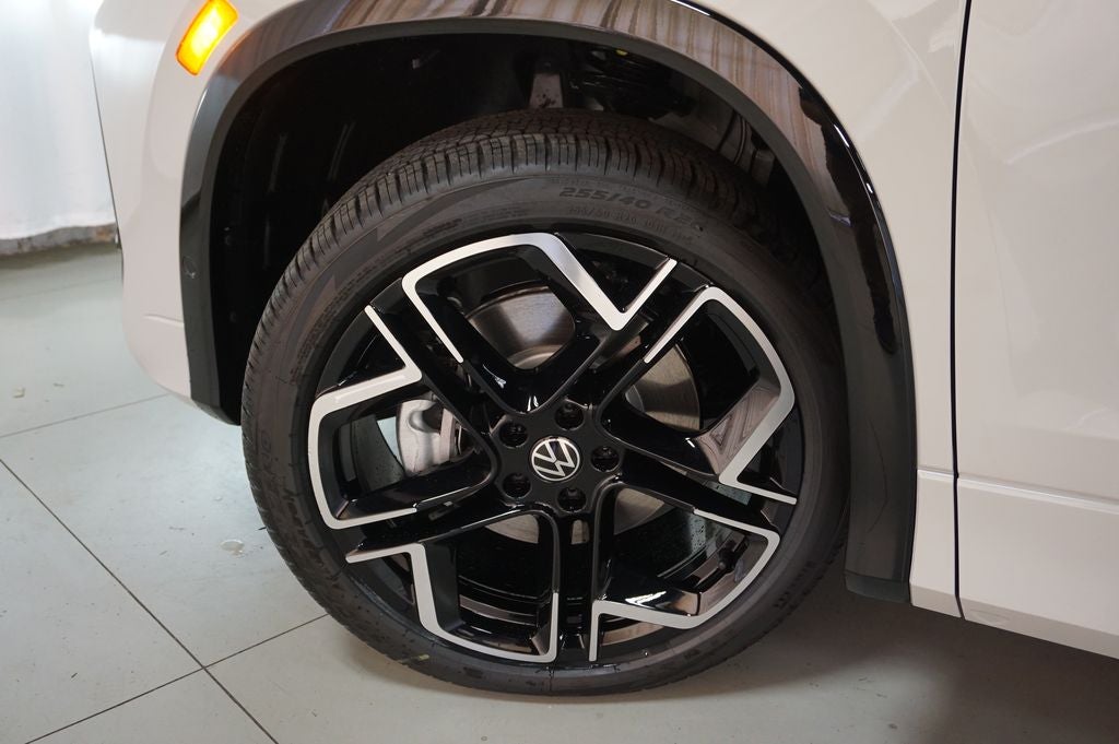 2026 Volkswagen Tiguan 2.0T SEL R-Line Turbo