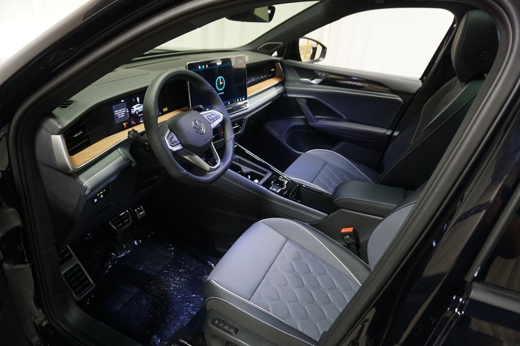 2026 Volkswagen Tiguan 2.0T SEL R-Line Turbo