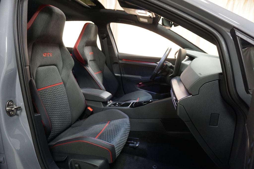 2025 Volkswagen Golf GTI 2.0T SE