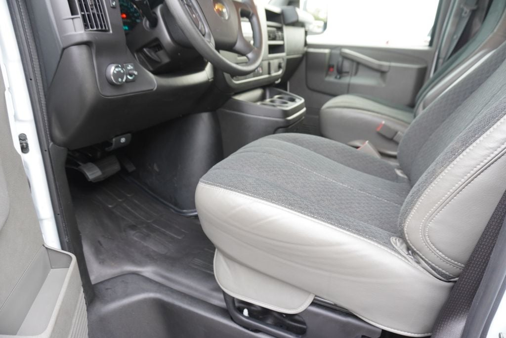 2025 Chevrolet Express 2500 Work Van Cargo