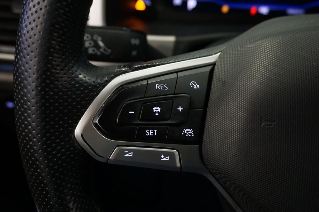 2022 Volkswagen Atlas Cross Sport 3.6L V6 SEL Premium R-Line