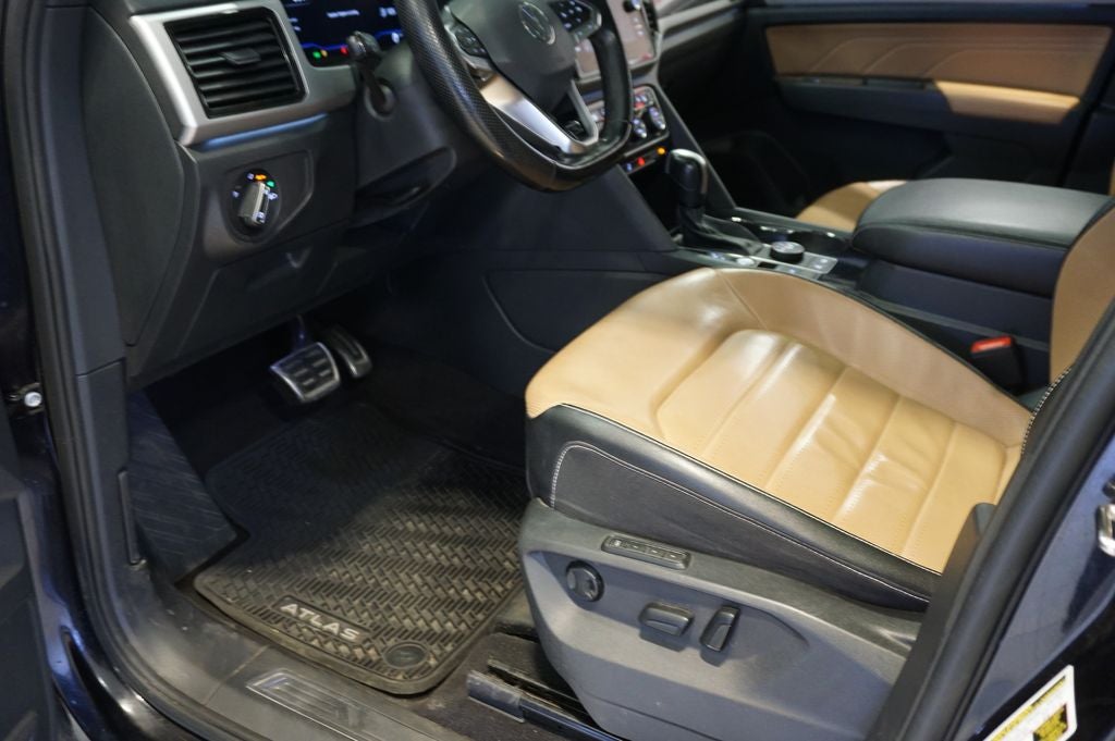 2022 Volkswagen Atlas Cross Sport 3.6L V6 SEL Premium R-Line