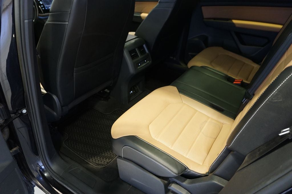 2022 Volkswagen Atlas Cross Sport 3.6L V6 SEL Premium R-Line