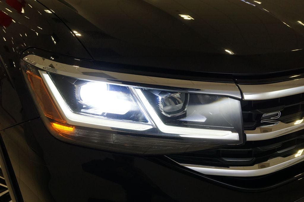 2022 Volkswagen Atlas Cross Sport 3.6L V6 SEL Premium R-Line