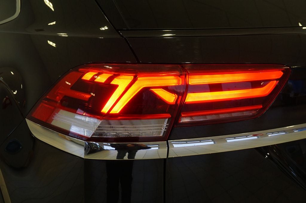 2022 Volkswagen Atlas Cross Sport 3.6L V6 SEL Premium R-Line