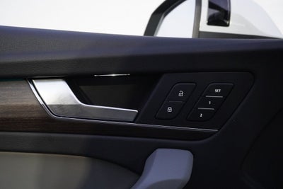 2023 Audi Q5 45 S line Prestige quattro