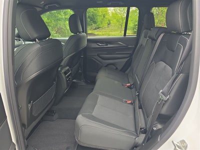 2026 Jeep Grand Cherokee Laredo