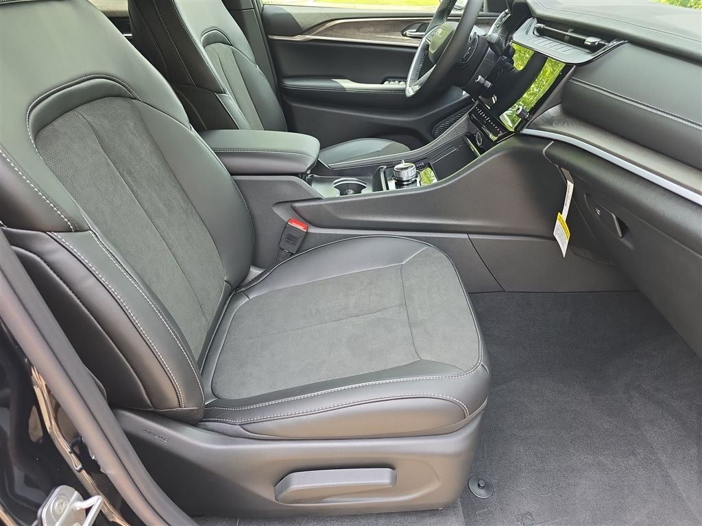 2026 Jeep Grand Cherokee Altitude