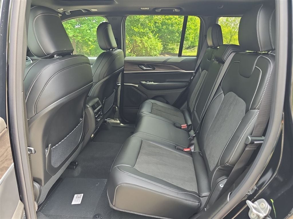 2026 Jeep Grand Cherokee Altitude