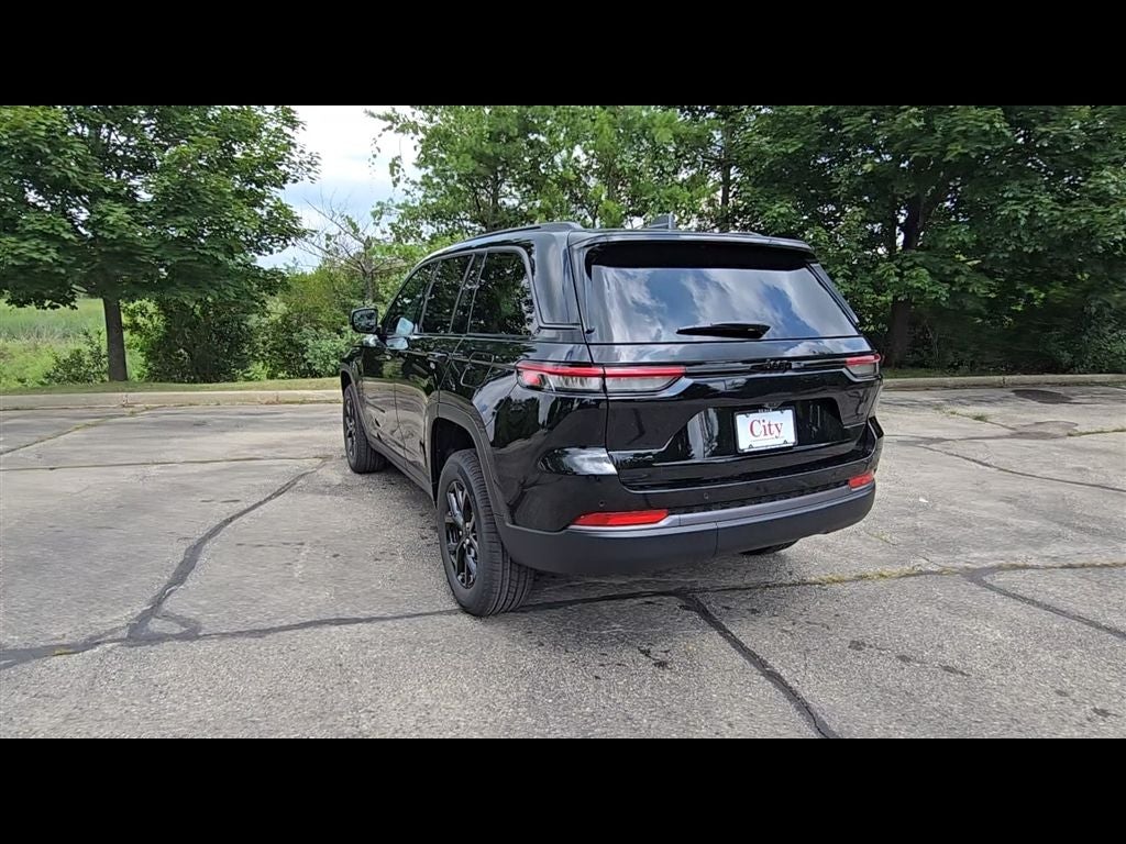 2026 Jeep Grand Cherokee Altitude