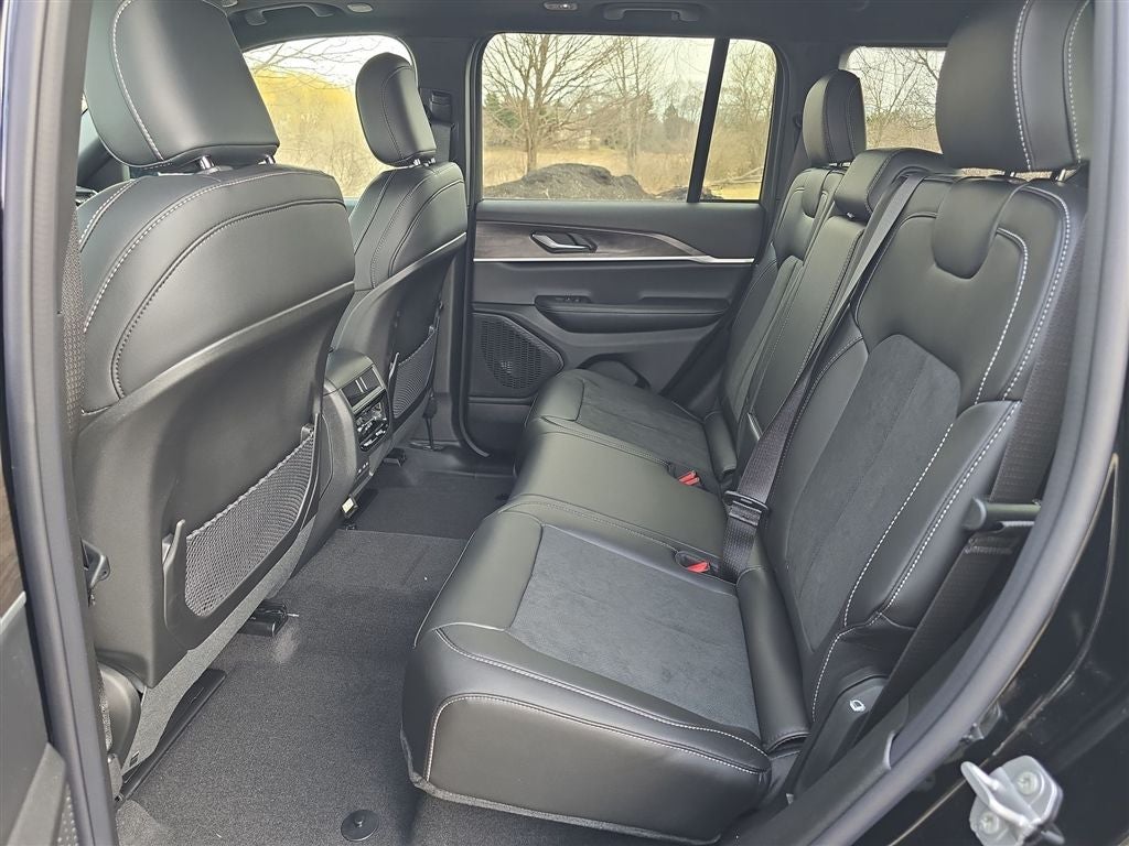 2026 Jeep Grand Cherokee Laredo