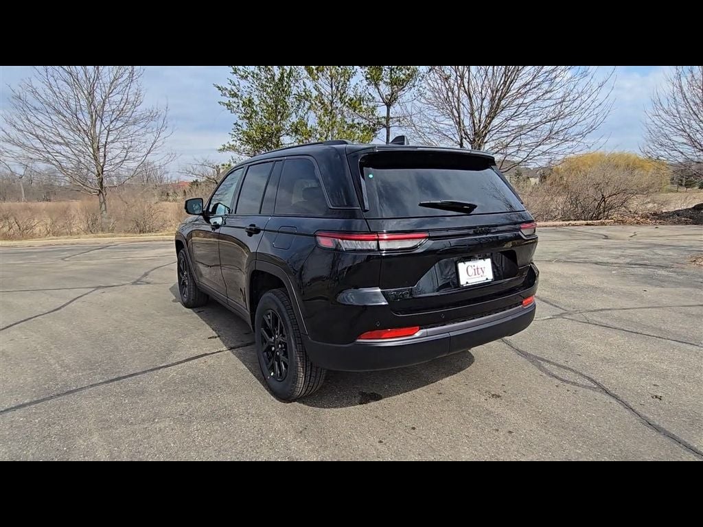 2026 Jeep Grand Cherokee Laredo