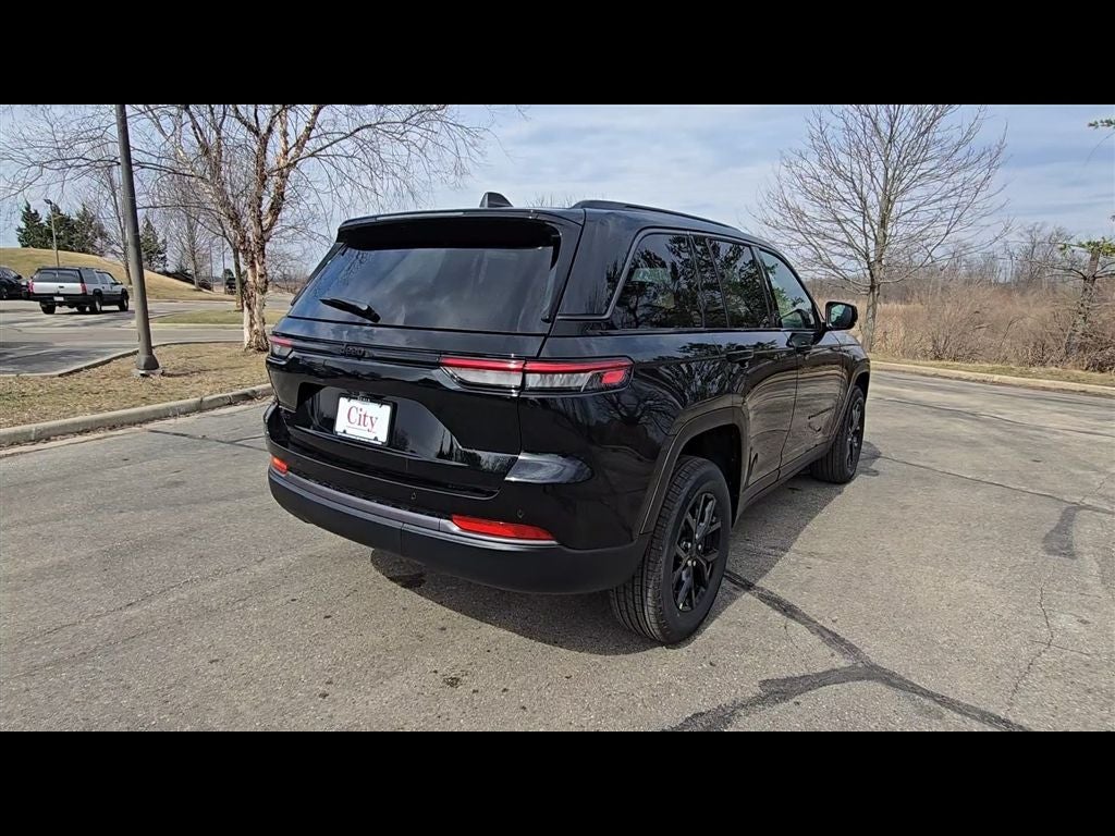 2026 Jeep Grand Cherokee Laredo