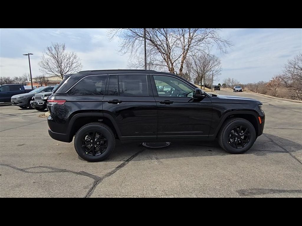 2026 Jeep Grand Cherokee Laredo
