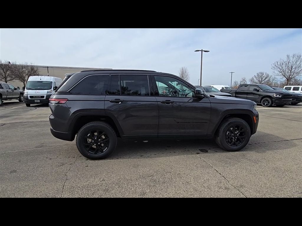 2026 Jeep Grand Cherokee Laredo