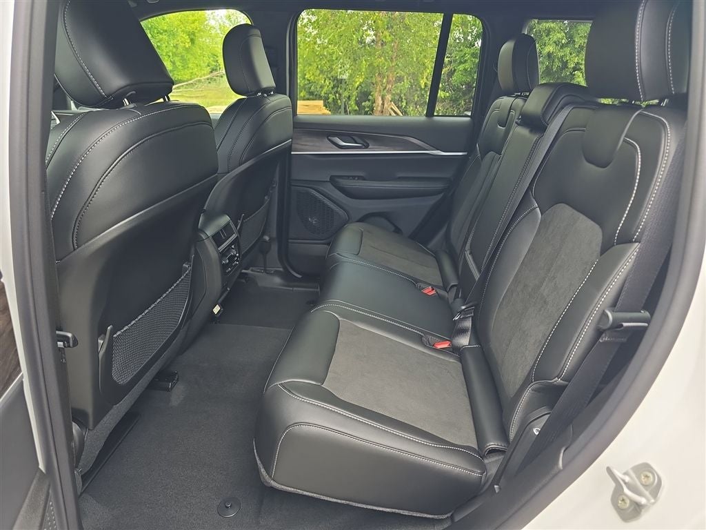 2026 Jeep Grand Cherokee Altitude