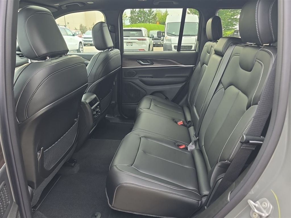 2027 Jeep Grand Cherokee Limited