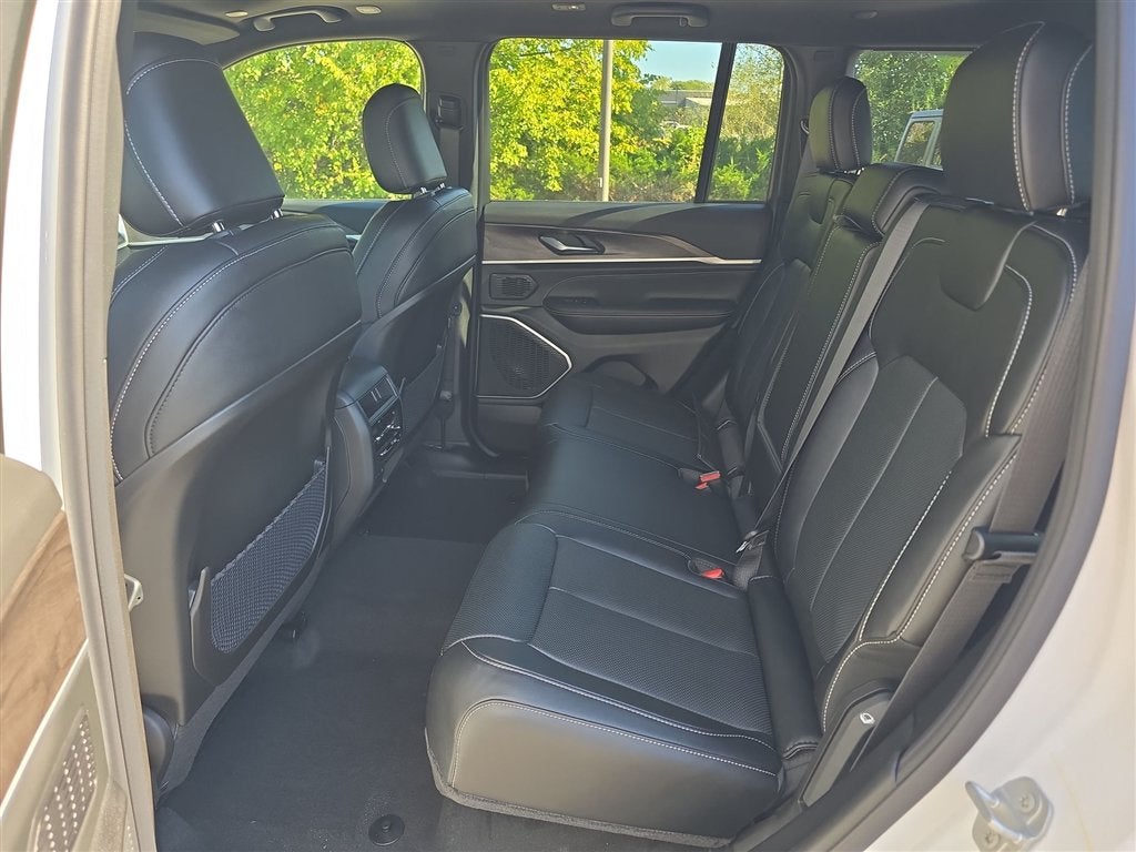 2027 Jeep Grand Cherokee Limited Reserve