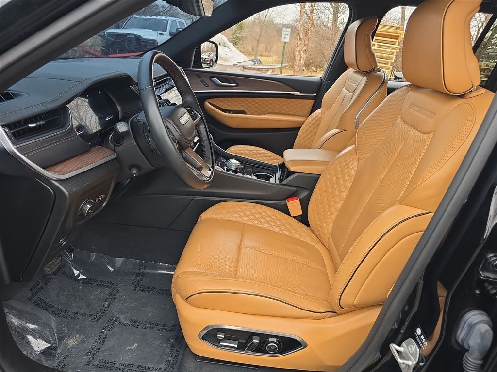 2023 Jeep Grand Cherokee Summit