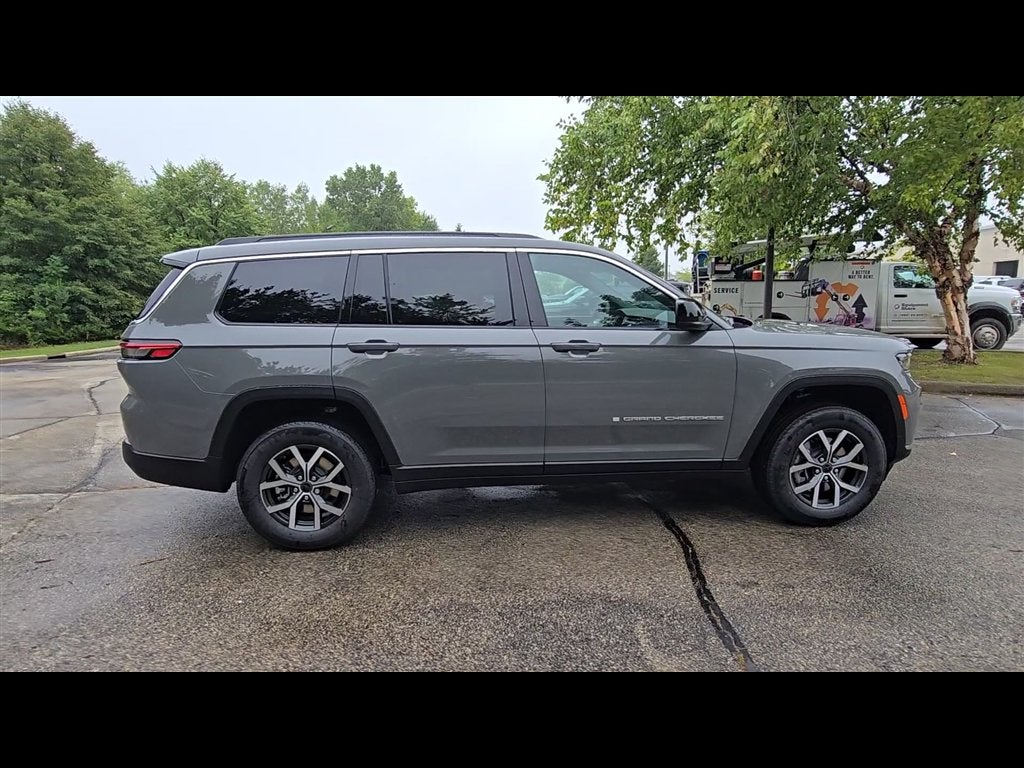2027 Jeep Grand Cherokee L Laredo X