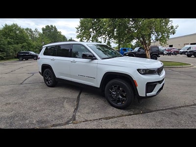 2027 Jeep Grand Cherokee L Laredo Altitude