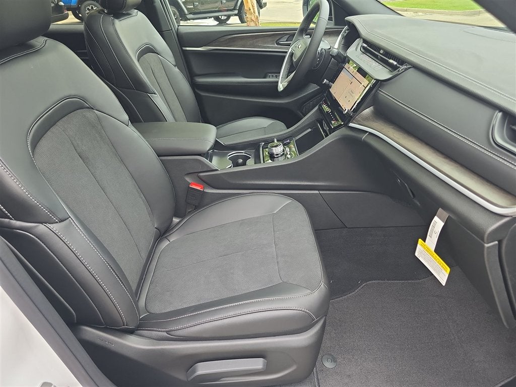 2027 Jeep Grand Cherokee L Laredo Altitude
