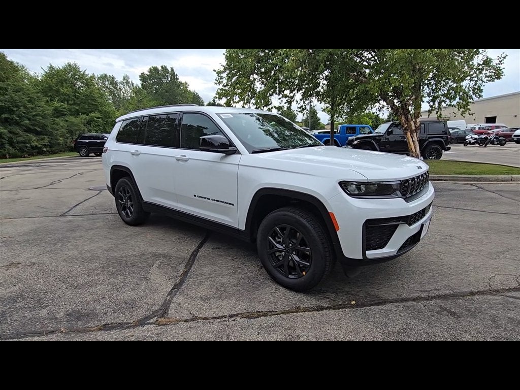 2027 Jeep Grand Cherokee L Laredo Altitude