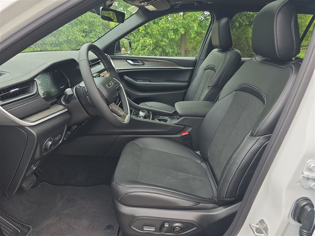 2027 Jeep Grand Cherokee L Laredo Altitude