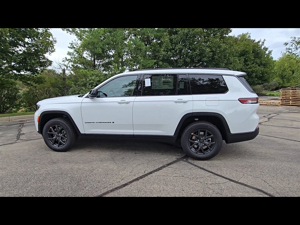 2027 Jeep Grand Cherokee L Laredo Altitude