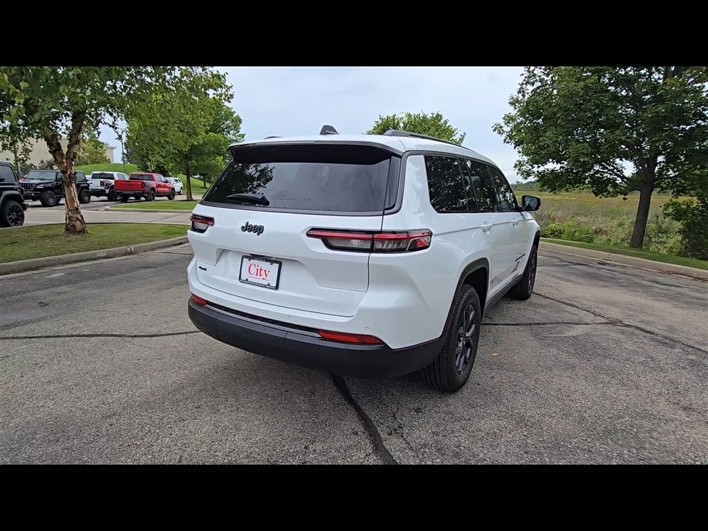 2027 Jeep Grand Cherokee L Laredo Altitude