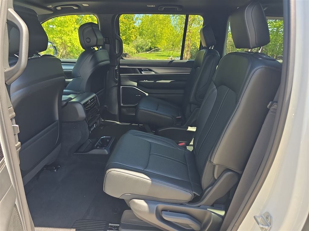 2026 Jeep Grand Wagoneer L 4x4