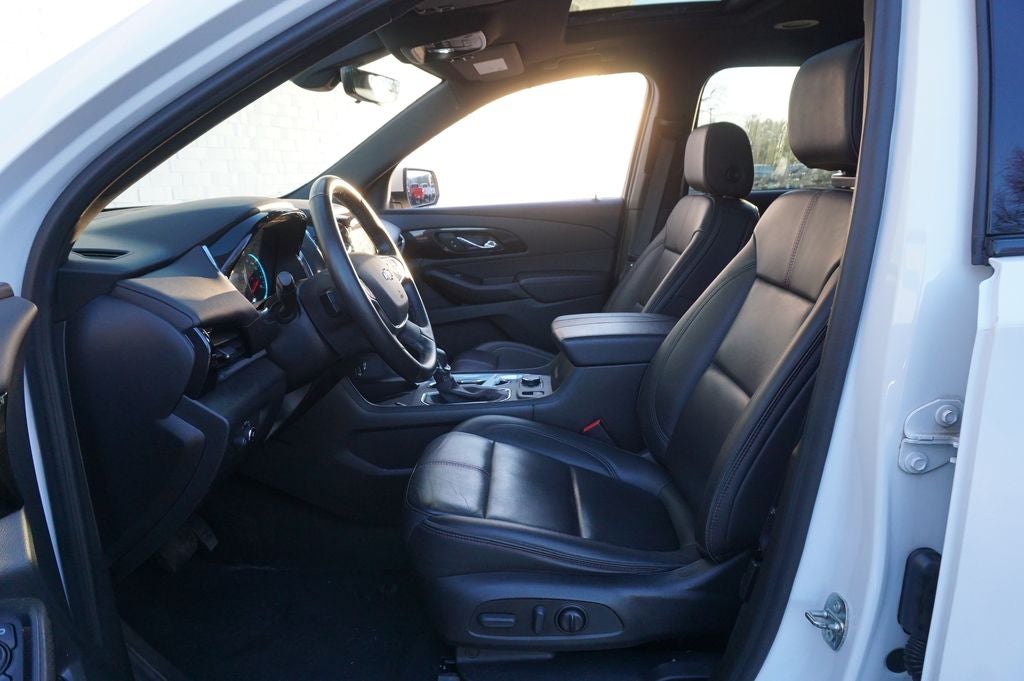 2023 Chevrolet Traverse RS Dual SkyScape