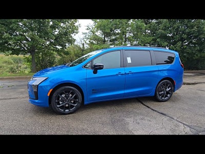 2027 Chrysler Pacifica Select