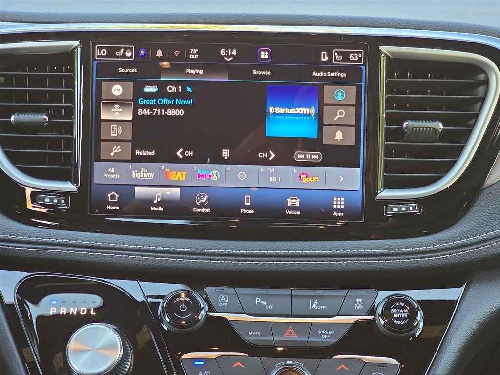 2027 Chrysler Pacifica Select