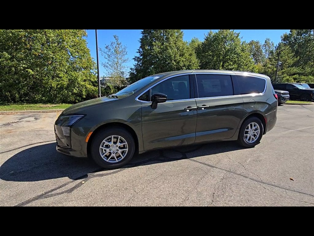2027 Chrysler Pacifica Select